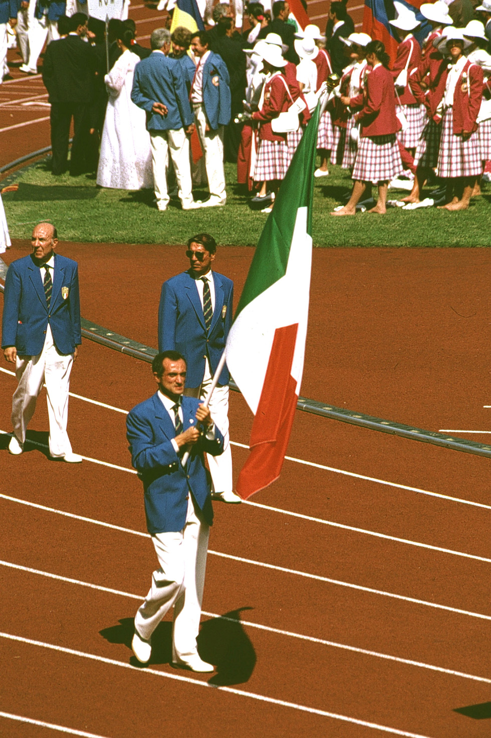 Pietro Mennea alfiere dell’Italia alla Cerimonia d’apertura dei Giochi Olimpici Seul 1988, la sua quinta Olimpiade.